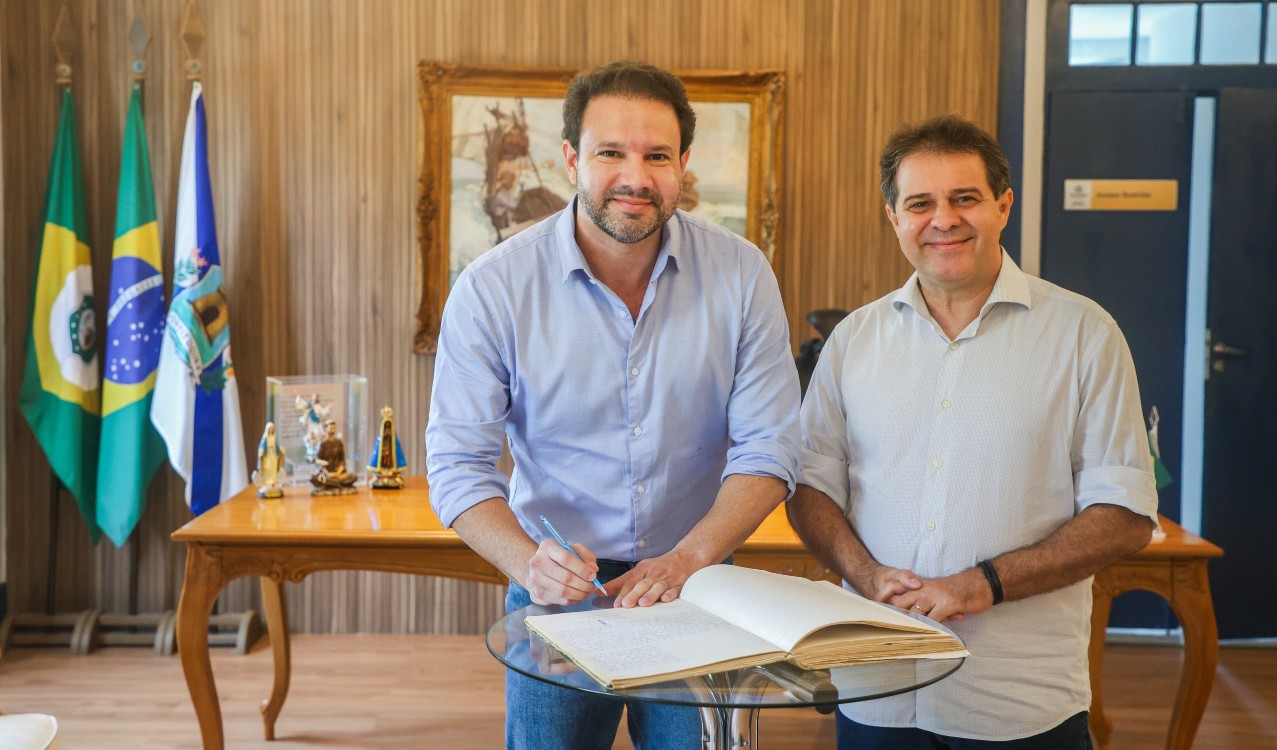 Leo Couto e Evandro Leitão posam para a foto